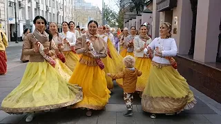 2022 10 08 Харинама Кузнецкий Мост (1/3). Harinama in Moscow (Russia). Gaura Shakti. Kuznetsky Most.