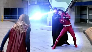 John Diggle vs Supergirl, Flash e Arqueiro - DUBLADO (Português-BR) HD | Elseworlds