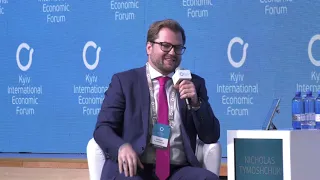 KIEF 2018 - Panel Discussion "Investment in the Turbulent World: Which Strategies Win?"