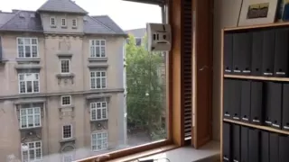 The window cleaner robot in action