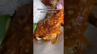 Kuliner Ayam Penyet Khas Jogja Enak Di Bandung - Indonesian Street Food #shorts #ayampenyet