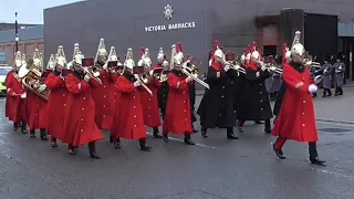 CHANGING OF THE GUARD WINDSOR - BAND OF THE HOUSEHOLD CAVALRY (HALF N' HALF)