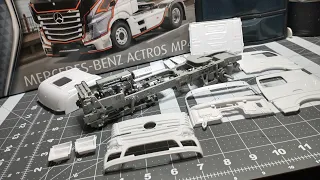 revell Mercedes-Benz Actros MP4 [update #1]