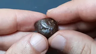 Esta piedra parecía un meteorito, pero no lo era.