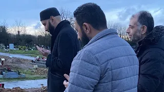 Imam Omar Suleiman & Sheikh Belal Assad make dua at Amani's grave.