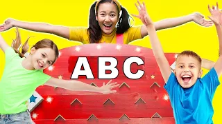 Ellie Sparkles Plays ABC Alphabet Disc Drop Game | Learn ABCs Game Show For Kids