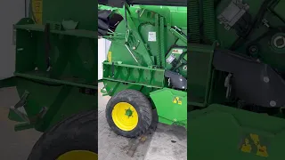 САМЫЙ БЫСТРЫЙ ПРЕСС В МИРЕ #сено #рулон #shorts JOHN DEERE 990