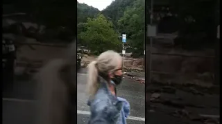 L'alluvione del Lago di Como: donna sfida la piena, portata via dalla corrente