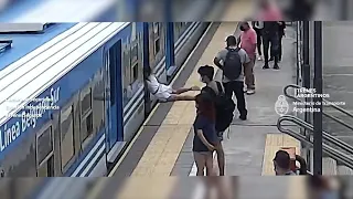 Mulher cai nos trilhos do trem em Buenos Aires, é atropelada e sobrevive | AFP