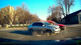 Авария в г. Херсоне.Столкновение.Замедленная запись.