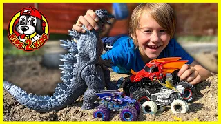 Monster Jam Toy Trucks - Dragonoid Plays at Lizard Park (Caleb's Bearded Dragon BIRTHDAY SPECIAL!)