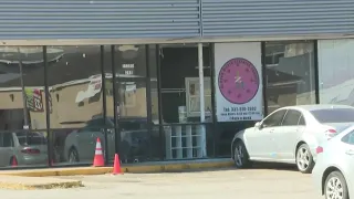 1 dead, 2 injured in shooting at clothing store in southwest Houston, police say