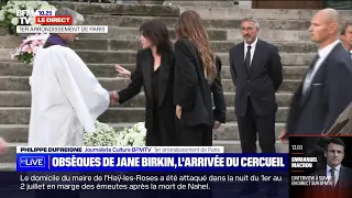 Obsèques de Jane Birkin: Charlotte Gainsbourg et Lou Doillon sont arrivées à l'église Saint Roch