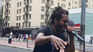 CANTOR DE RUA DORME SUJO🎤CANTA BONITO NA PAULISTA