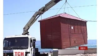 В Одесі почали демонтувати кіоски, незаконно встановлені на чорноморському узбережжі
