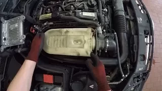 Mercedes-Benz C 220 CDI (OM651) -  Changing the Air Filter