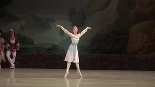 Swan Lake Pas de trois - First female variation - Comparison : Ratmansky (La Scala) / Mariinsky