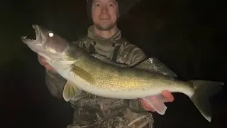 BIG WALLEYE on MUSKY BAIT: Mid December PA River Fishing