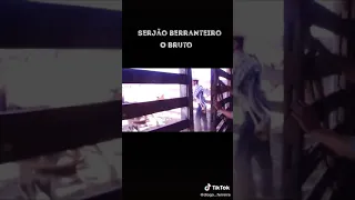 SERJÃO BERRANTEIRO MATADOR DE ONÇA TIRANDO LEITE