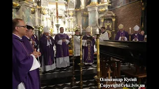 Похоронні урочистості Станіслава Леговича, батька отця прелата Андрія Леговича у Львівській катедрі.