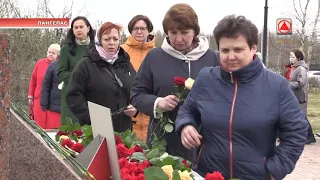 Возложили цветы в память о погибших детях 2021-05-12