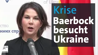 Baerbock sichert Ukraine Solidarität im Konflikt mit Russland zu | BR24