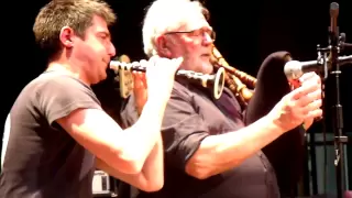 Danse Bretonne : Gavotte Dardoup avec Irvoas Père et Fils au fest noz de Chateauneuf du Faou en 2012