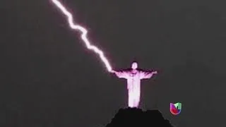 Un rayo alcanzó al Cristo Redentor de Río de Janeiro -- Noticiero Univisión