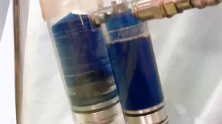 Vacuum evacuating and filling shockabsorber with oil