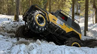 Смогли пробить новую дорогую) Wrangler Laplander и Unimog) последний снег!