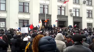 г.Луганск 9 марта 2014 года. Митинг возле здания ОГА.