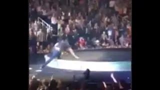 Luke Bryan FALLS On Stage