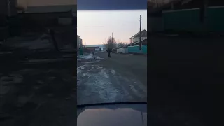 Прикол))) летящей походкой,он вышел за водкой!