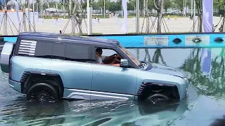 BYD Yangwang U8 water play demonstration