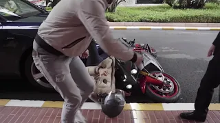 Nico Rosberg crashes his electric motorcycle in Monaco