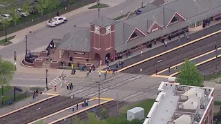 Metra riders see delays after pedestrian hit by train in northwest suburbs 