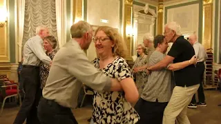 Så satte de hende på gaden ud (sønderhoning) Fanø (DK) / Jæ' Sweevers