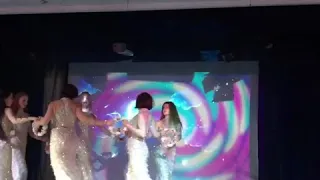 Cocktail Dance. Танец с венком.