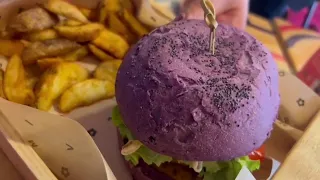 Padova, il successo vegetariano della paninoteca Flower Burger