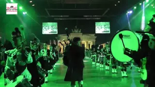 Crags of Tumbledown: massed pipes & drums @ Berlin Tattoo