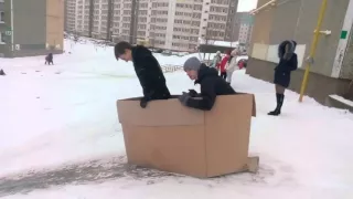 Вот так нужно кататься с горки зимой !