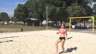 Веселый пляжный волейбол в Парке Горького