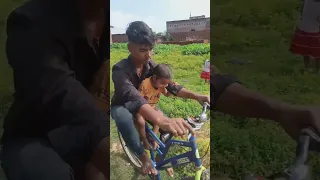 reverse version of cycle stunt bachhe ko khush kar diya #yt #cyclestunt #bike #viralshorts #shorts