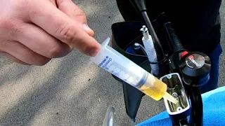 Honda NC 750X - Change brake fluid - Bremsflüssigkeit wechseln