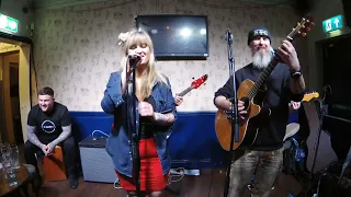 Foona. Back To Black. Live at Tuesday at the Tap. #acousticcover #amywinehouse #openmic