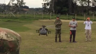 HELICOPTERO A ESCALA UH-60 BLACK HAWK ARPIA