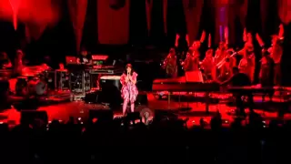 Björk - army of me (Live In Paris) HD