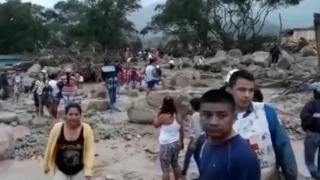 Flooding Mudslide in Colombia 2 04 2017 Оползень в Колумбии видео deslizamiento de tierra