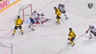 Geraskin dangles to brake the tie