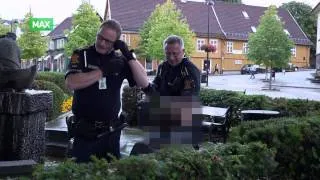 Drunk man makes Norwegian police laugh (English subtitles)